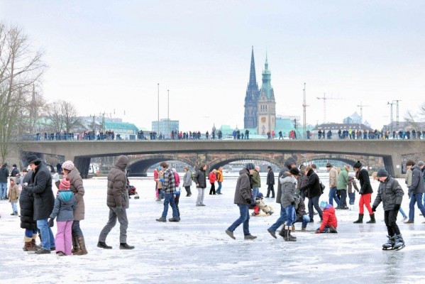 Rathaus_Alstereisvergnuegen_Hamburg_120212_jpg