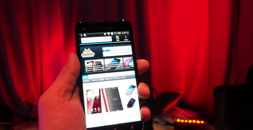 HTC تطلق Droid DNA بشاشة 5 بوصة Full HD