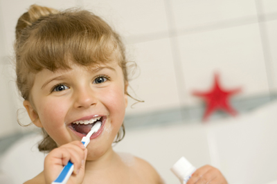 تنظيف الأسنان مرتين يومياً .. سبيلك لمواجهة التسوس
