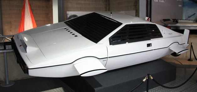 bond-wet-nellie-lotus-esprit-submarine-1-1-opt                                                                                                        