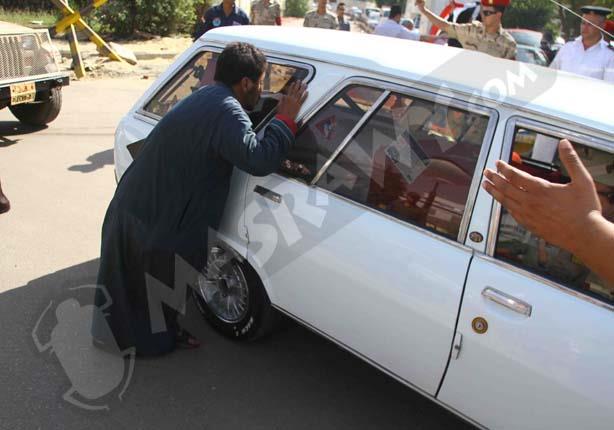 أقارب شهداء حادث سيناء في جنازتهم العسكرية                                                                                                            