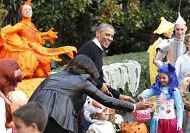 أوباما احتفل بعيد القديسين رغم عدم ارتدائه لملابس تنكرية (أ ف ب)                                                                                      