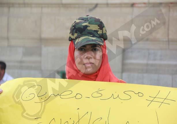 طالبات بجامعة القاهرة يتظاهرن طلباً للتجنيد في الجيش (1)                                                                                              