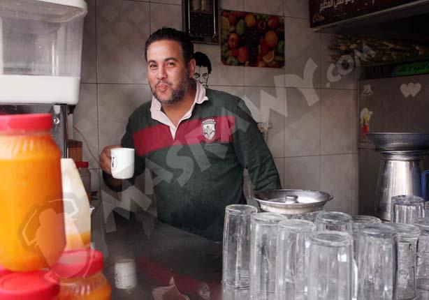 كارم محمود الذي يعمل بائع للعصير                                                                                                                      