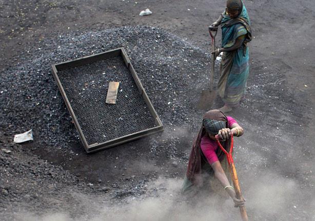 سيدات تمارسن الأعمال الشاقة في منجم فحم ببنجلاديش                                                                                                     