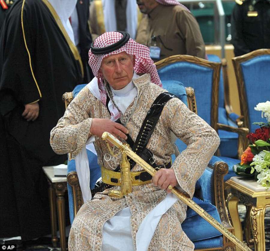 الأمير تشارلز يؤدي العرضة السعودية                                                                                                                    