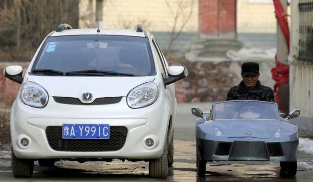 فلاح صيني يصمم نموذج لسيارة لامبورجيني                                                                                                                