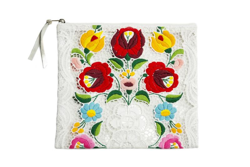 White Clutch AED 770                                                                                                                                  