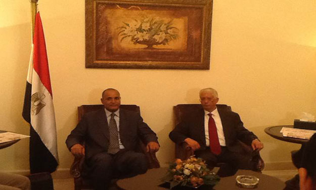 مساعد وزير الخارجية يستقبل رئيس وزراء موريتانيا السابق بمطار القاهرة