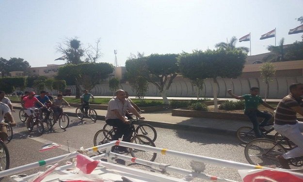 بالصور.. ماراثون دراجات بحي الوايلي يتقدمه رئيس الحي