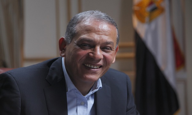 أنور السادات يطالب منصور بالتصديق على الموازنة وقانون البرلمان قبل رحيله