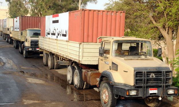 بالصور- القوات المسلحة ترسل 500 طن من المواد الغذائية والأدوية لقطاع غزة