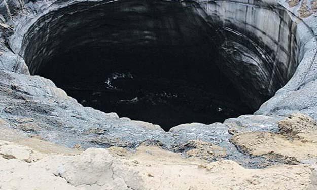 ظهور حفرتين جديدتين بجوار حفرة نهاية العالم في سيبريا                                                                                                 