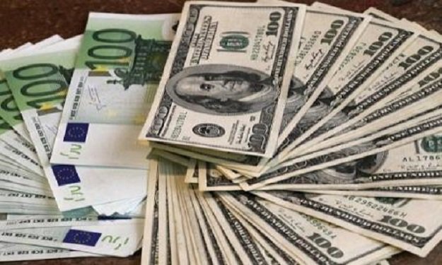 الدولار يتراجع لأدنى مستوى في 9 أشهر مقابل اليورو وسط مخاوف من الركود الدولار يتراجع لأدنى مستوى في 9 أشهر مقابل اليورو وسط مخاوف من الركود