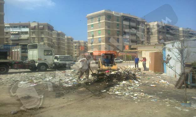 بالصور- رفع أطنان من القمامة بضواحي بورسعيد