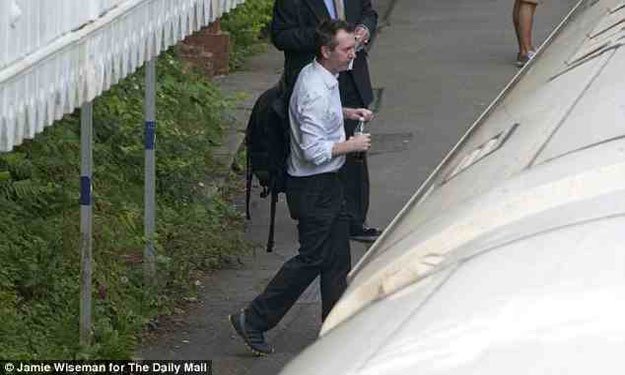 بالصور- موظف بريطاني رفيع المستوى يتهرب من دفع أجرة القطار على مدى سنوات