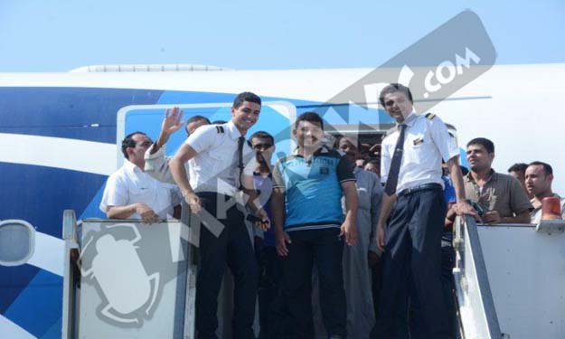 بالصور- وصول 268 عامل مصري إلى مطار القاهرة