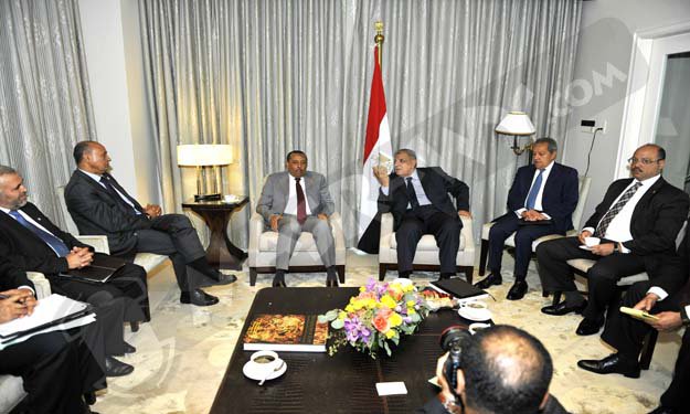 بالصور.. محلب يؤكد دعم مصر الكامل للشعب الليبي لتحقيق الاستقرار