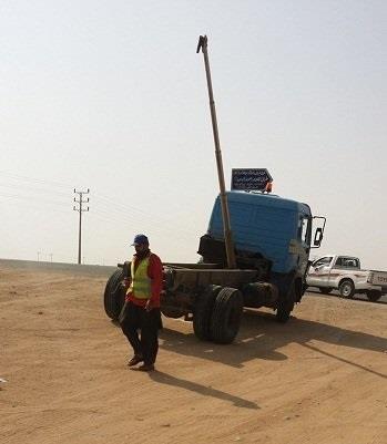 شاحنة تقتلع بوابة مدخل عشيرة الطائف                                                                                                                   