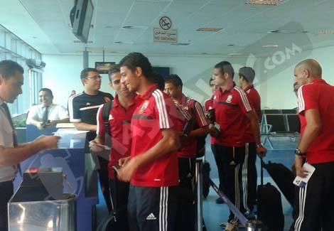 لاعبو الأهلي في المطار أتناء التوجه إلى الكاميرون للقاء القطن بالكونفدرالية                                                                           