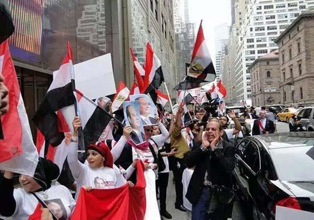 المصريين المتواجدين في نيويورك يحتفلون بمجيء الرئيس عبدالفتاح السيسي                                                                                  