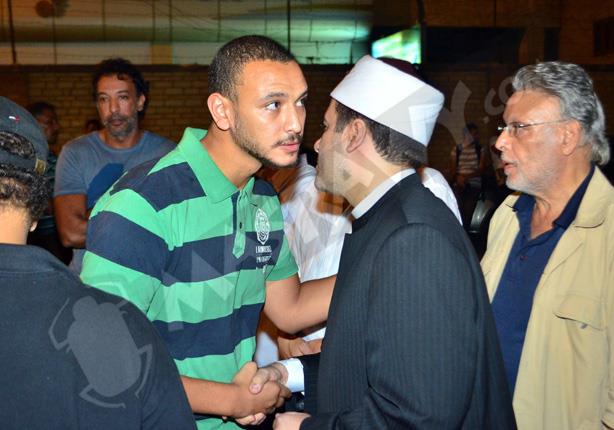 وصول جثمان خالد صالح إلى مطار القاهرة الدولي (22)