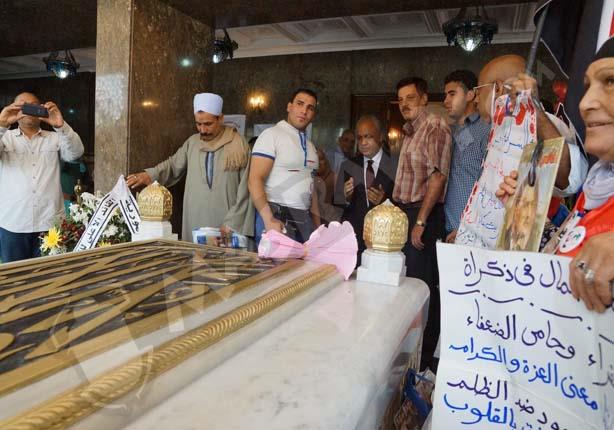 توافد عشرات المواطنين أمام ضريح الرئيس الراحل جمال عبد الناصر                                                                                         