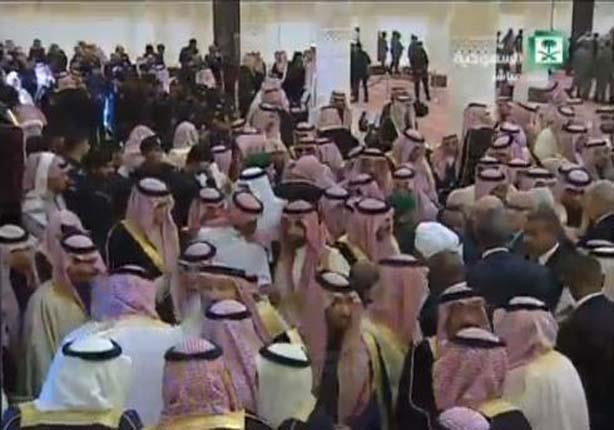 الانتهاء من صلاة الجنازة على عاهل السعودية                                                                                                            