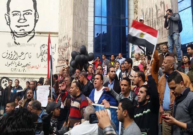 المئات ينظمون وقفة أمام الصحفيين لإحياء ذكرى الثورة (1)                                                                                               