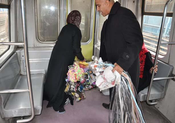 رئيس المترو يقود حملة لضبط الباعة الجائلين بمحطة شبرا الخيمة (1)                                                                                      