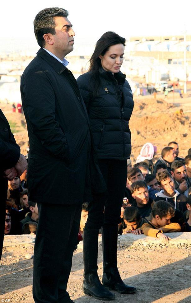 أنجلينا جولي تواصل جهودها كسفيرة للنوايا الحسنة في العراق                                                                                             