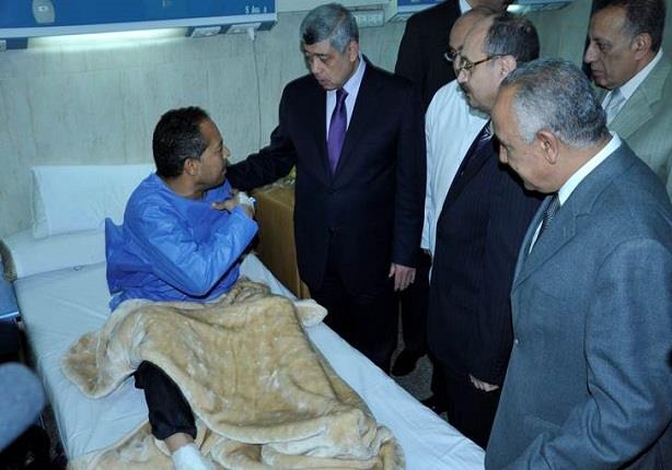 وزير الداخلية يزور مصابي الشرطة بالمستشفيات                                                                                                                                                             