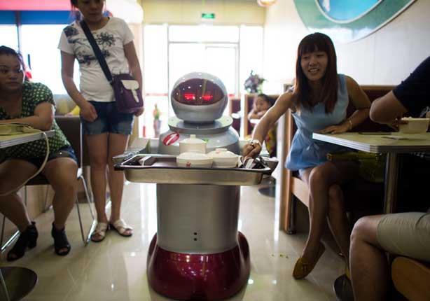 مطعم صيني طاقم عمله من الروبوتات                                                                                                                                                                        