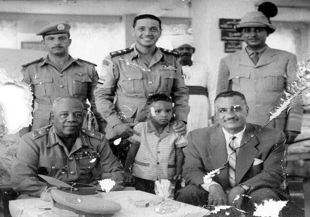 العقيد الشاذلي مع الرئيس جمال عبدالناصر خلال زيارته للسودان في 23 نوفمبر 1960 وفي الصورة الرئيس السوداني إبراهيم عبود                                                                                   