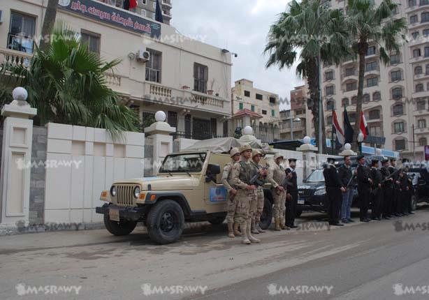 دوريات الجيش والشرطة تجوب شوارع المحافظات لحفظ الأمن (1)                                                                                                                                                