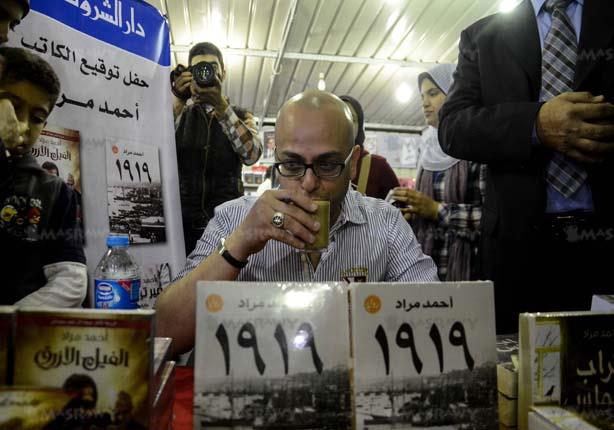 أحمد مراد يلتقي بجمهوره في معرض الكتاب (1)                                                                                                                                                              