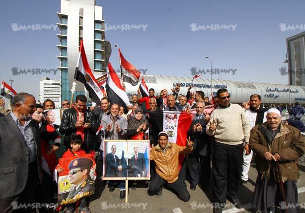  توافد المواطنين على مطار القاهرة لاستقبال الرئيس الروسي (1)                                                                                                                                            