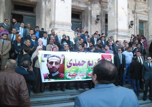 تظاهر العشرات من المحامين بالإسكندرية                                                                                                                                                                   
