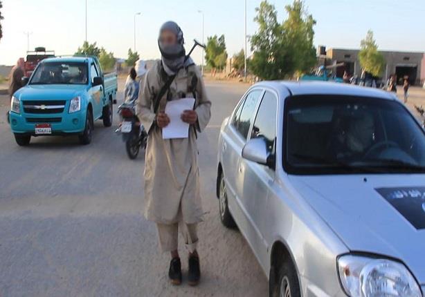 داعش ينشر صور عناصره يوزعون بيانات تهديد على مواطنين بجنوب رفح (1)                                                                                                                                      