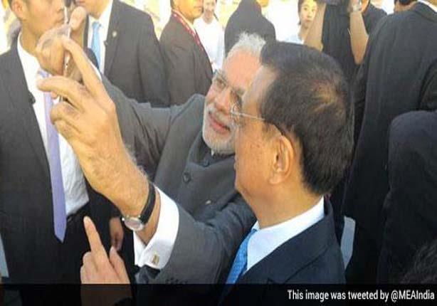 رئيس وزراء الهند يلتقط سيلفي مع نظيره الصيني (1)                                                                                                                                                        