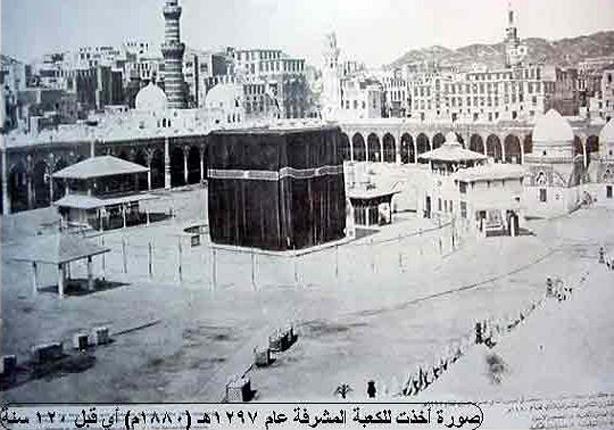 صورة للكعبة عام 1297هـ الموافق 1880م                                                                                                                                                                    