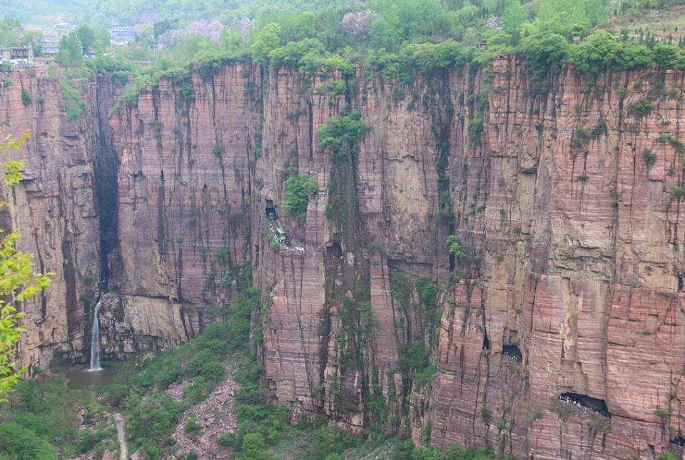 زحام في جبال الصين (1)                                                                                                                                                                                  