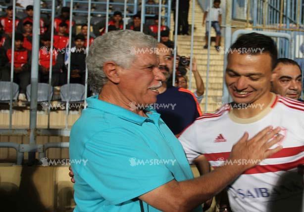 لاعبو الزمالك يصافحون المعلم (1)                                                                                                                                                                        