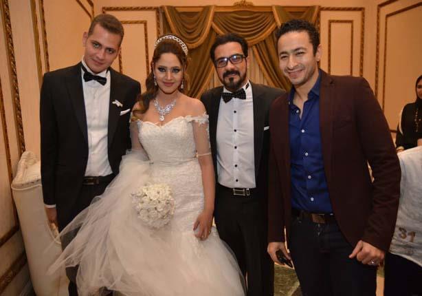 حمادة هلال و محمد رجب مع العروسين                                                                                                                                                                       