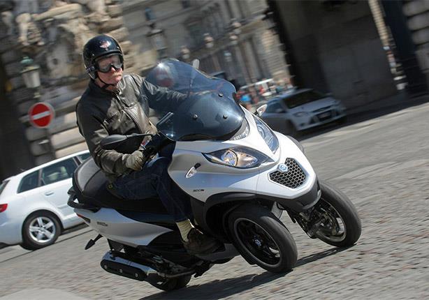 2015-piaggio-mp3-3-wheeled-scooter (1)