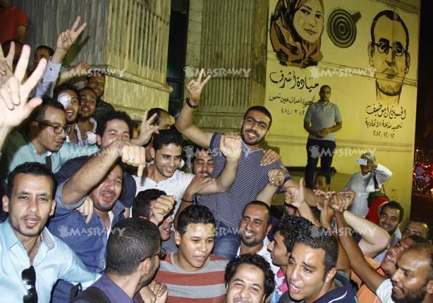 احتفالية أمام نقابة الصحفيين بخروج أحمد رمضان                                                                                                                                                           