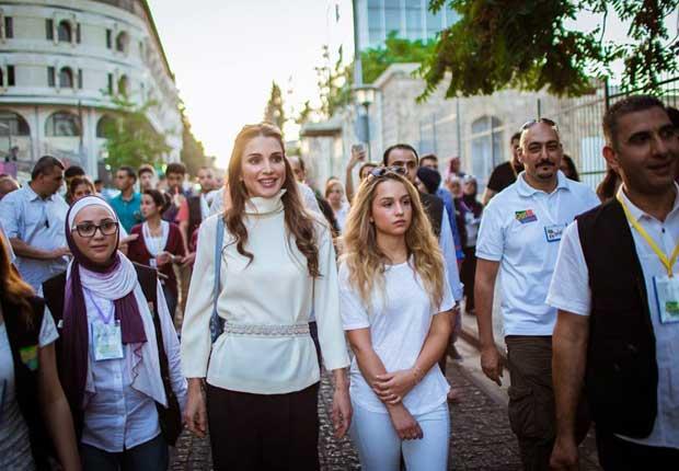 الملكة رانيا وابنتها 1                                                                                                                                                                                  