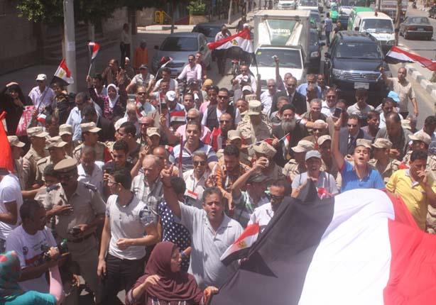 محافظ المنوفية يقود مسيرة احتفالا بافتتاح قناة السويس                                                                                                                                                   