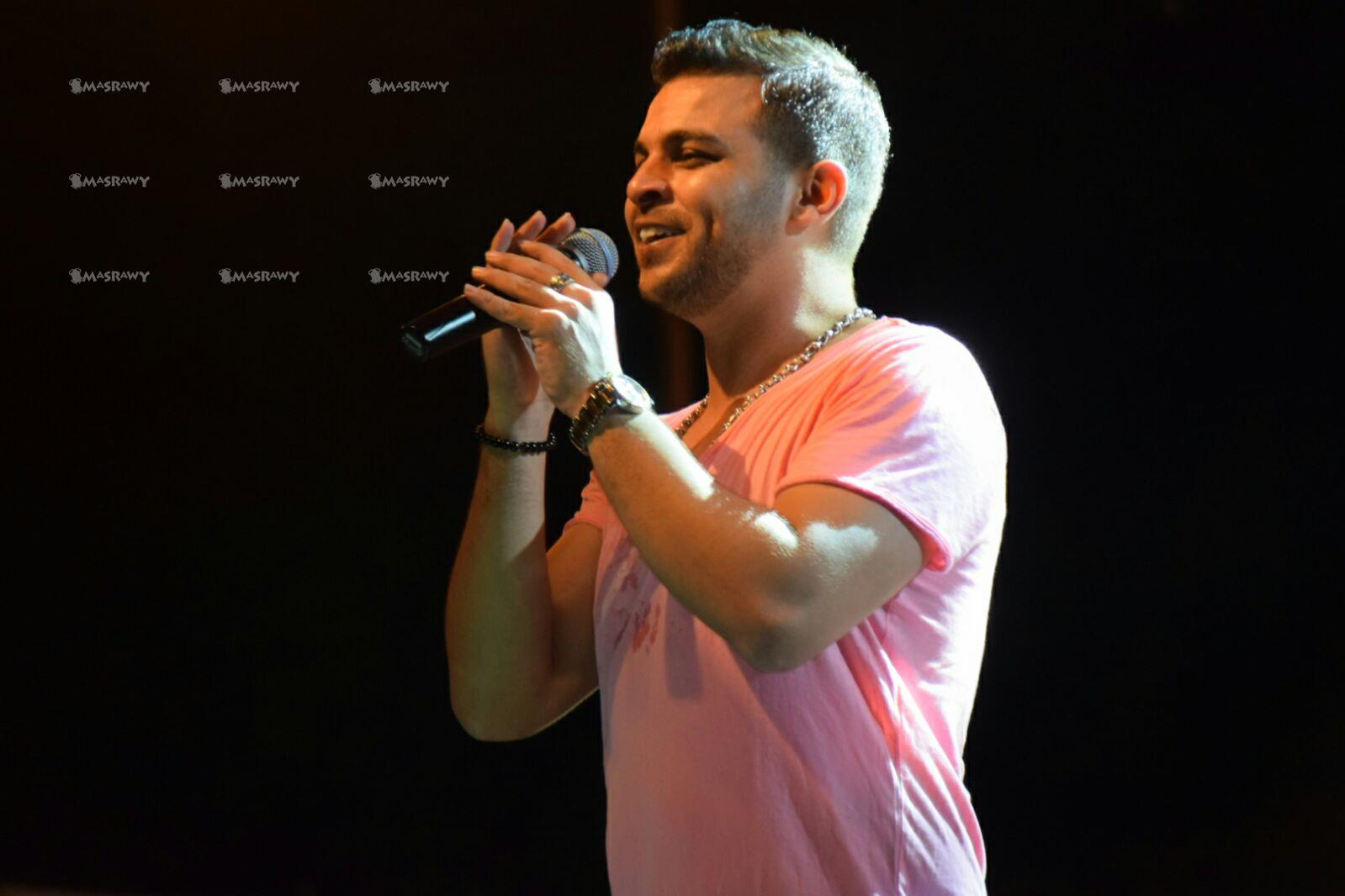 محمد رشاد يتألق بالغناء في حفله داخل دريم بارك (7)                                                                                                                                                      
