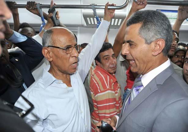 وزير النقل يتفقد مترو الأنفاق ويستمع إلي شكاوي المواطنين (1)                                                                                                                                            